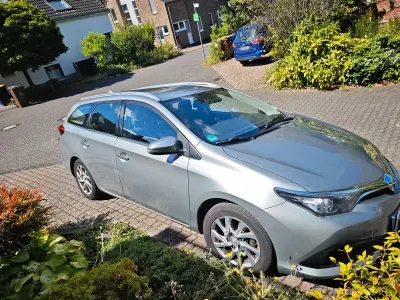 Gebraucht Toyota Auris 111 PS (81 kW) 2016 Grau Kombi