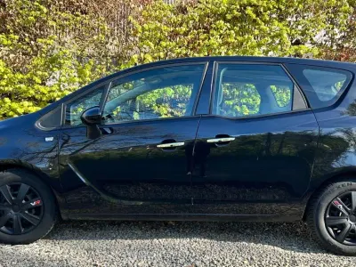 Begagnad Opel Meriva Innovation 120 HK (88 kW) 2011 Svart Minibuss