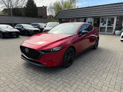 Neu Mazda 3 Homura-Line 186 PS (136 kW) 2025 Rot Limousine