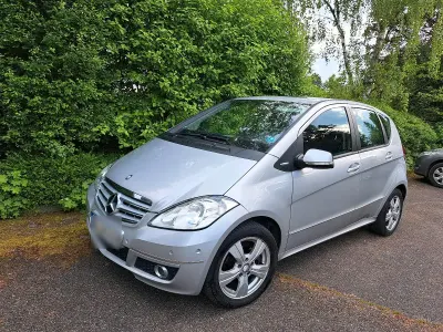 Gebraucht Mercedes A180 109 PS (80 kW) 2012 Silber Kleinwagen