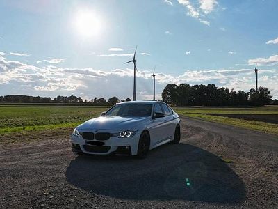 Gebraucht BMW 320 2012 Weiß Limousine