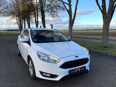 Gebraucht Ford Focus Business Edition 150 PS (110 kW) 2015 Frozen white Kombi