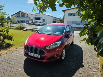 Gebraucht Ford Fiesta SYNC Edition 101 PS (74 kW) 2015 Rot Kleinwagen