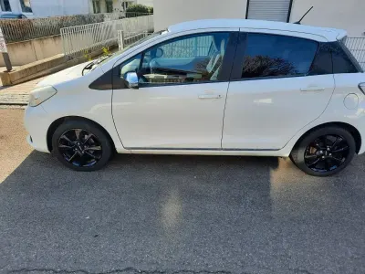 Gebraucht Toyota Yaris Trend 99 PS (72 kW) 2013 Weiß Kleinwagen