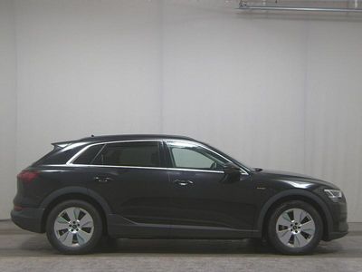 Mythosschwarz metallic Gebraucht 2021 Audi e-tron Basis SUV | 23.980 € (Guter Preis)
