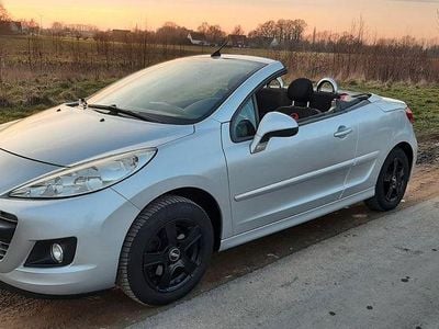 Gebraucht Peugeot 207 CC 111 PS (81 kW) 2011 Silber Cabrio