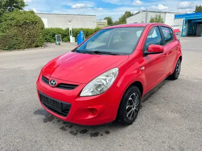 Gebraucht Hyundai i20 Classic 77 PS (56 kW) 2010 Rot Kleinwagen