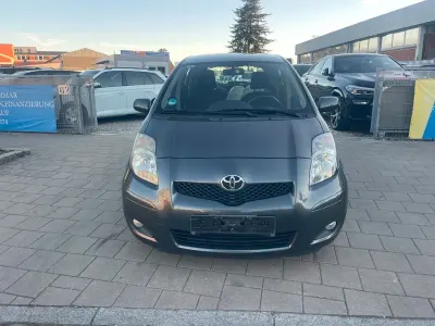 Gebraucht Toyota Yaris Life 90 PS (66 kW) 2010 Grau Kleinwagen
