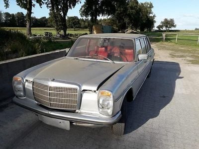 Usata Mercedes W114 120 CV (88 kW) 1976 Argento Berlina