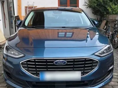 Gebraucht Ford Focus Titanium 125 PS (91 kW) 2022 Blau Limousine