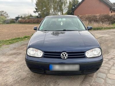 Usata VW Golf IV 102 CV (75 kW) 2002 Blu Berlina