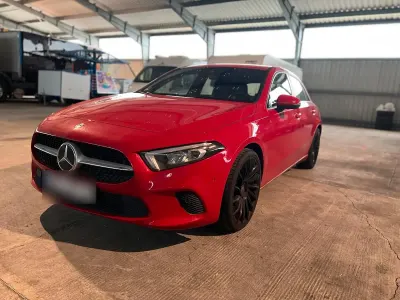 Gebraucht Mercedes A180 136 PS (100 kW) 2019 Rot Limousine