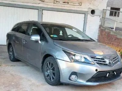Gebraucht Toyota Avensis 136 PS (100 kW) 2011 Violet Kombi
