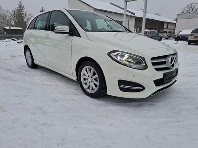 Gebraucht Mercedes B180 109 PS (80 kW) 2015 Weiß Van / Kleinbus