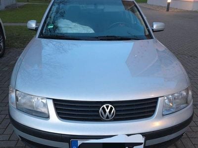 Silber Gebraucht 1999 VW Passat Basis Limousine | 1.800 € (Etwas zu teuer)