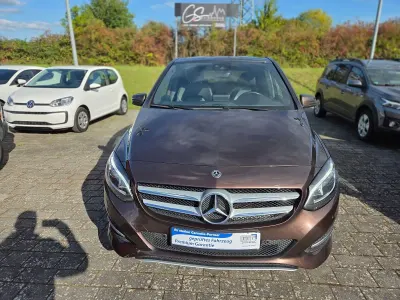 Gebraucht Mercedes B180 Edition 109 PS (80 kW) 2018 Braun Van / Kleinbus