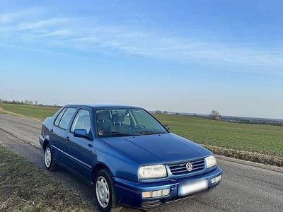 Gebraucht VW Vento 75 PS (55 kW) 1996 Blau Limousine