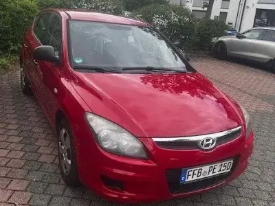 Gebraucht Hyundai i30 109 PS (80 kW) 2010 Rot Limousine