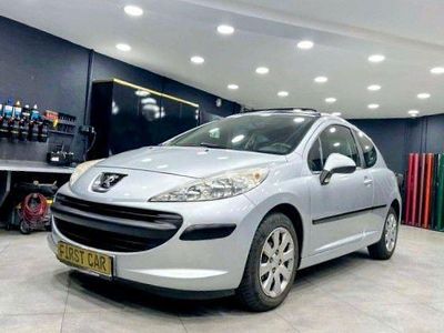 Grau Gebraucht 2007 Peugeot 207 Limousine | 4.500 €