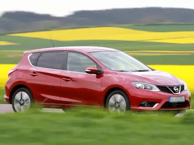 Gebraucht Nissan Pulsar 116 PS (85 kW) 2015 Rot Kleinwagen