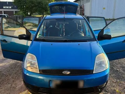 Gebraucht Ford Fiesta Ambiente 101 PS (74 kW) 2005 Blau Kleinwagen