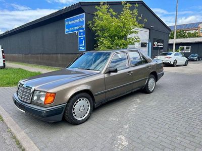 Usata Mercedes 200 118 CV (86 kW) 1988 Marrone Berlina