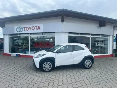 Gebraucht Toyota Aygo X X-play 72 PS (52 kW) 2022 Weiß SUV