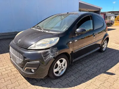 Gebraucht Peugeot 107 Style 68 PS (50 kW) 2013 Schwarz Kleinwagen