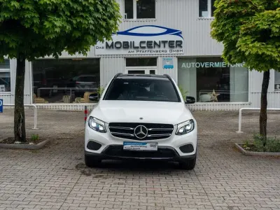 Używany Mercedes GLC220 AMG line 170 KM (125 kW) 2017 Biały SUV