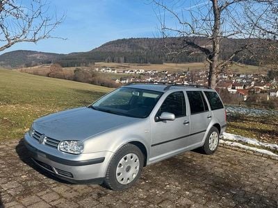 Grau Gebraucht 2002 VW Golf IV Kombi | 1.500 € (Teuer)