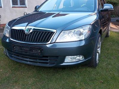 Gebraucht Skoda Octavia 140 PS (102 kW) 2010 Grau Kombi