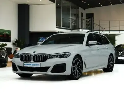 Gebraucht BMW 520 M Sport 190 PS (139 kW) 2023 Alpinweiss iii Kombi