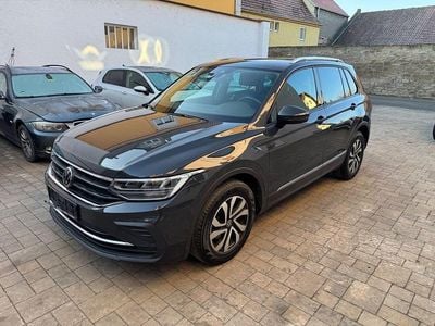 Grau Gebraucht 2023 VW Tiguan Active SUV | 29.900 € (Guter Preis)