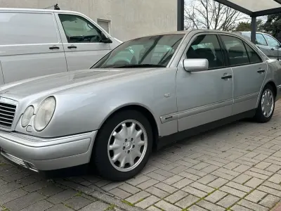 Brugt Mercedes E280 Avantgarde 193 HK (141 kW) 1996 Sølv Sedan