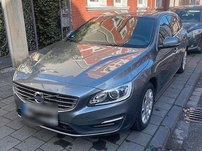 Usata Volvo V60 Momentum 150 CV (110 kW) 2016 Grigio Station wagon