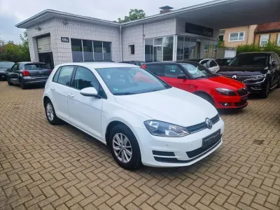 Gebraucht VW Golf VII Trendline 110 PS (80 kW) 2017 Weiß Limousine