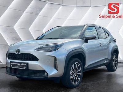 Silber Neu 2025 Toyota Yaris Cross SUV | 30.890 € (Etwas zu teuer)