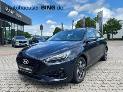 Neu Hyundai i30 150 PS (110 kW) 2025 Blau Kombi