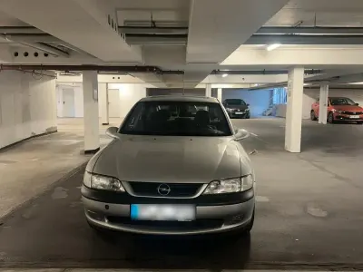 Gebraucht Opel Vectra 116 PS (85 kW) 1998 Silber Limousine