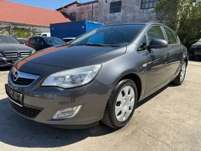 Brugt Opel Astra Edition 95 HK (69 kW) 2010 Grå Sedan