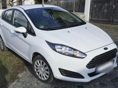 Begagnad Ford Fiesta Trend 82 HK (60 kW) 2016 Vit Sedan