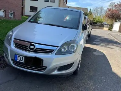 Begagnad Opel Zafira Design Edition 140 HK (102 kW) 2011 Silver Minibuss