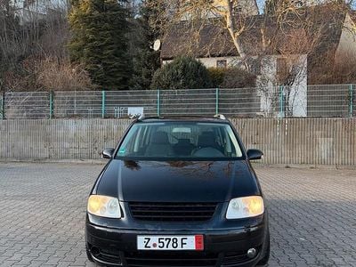 Schwarz Gebraucht 2005 VW Touran Van / Kleinbus | 2.850 € (Fairer Preis)
