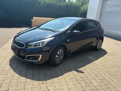 Gebraucht Kia Ceed DREAM-TEAM Edition 135 PS (99 kW) 2018 Schwarz Kleinwagen