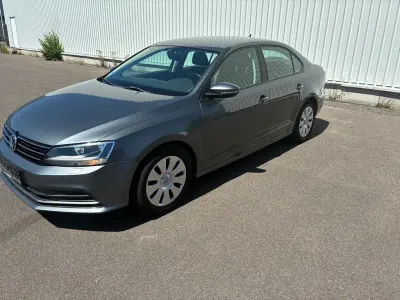 Gebraucht VW Jetta 125 PS (91 kW) 2015 Grau Limousine