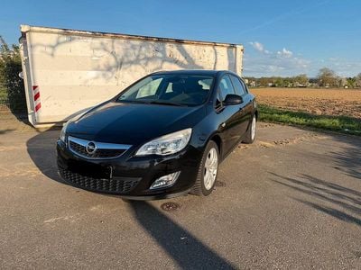 Używany Opel Astra Sport 140 KM (102 kW) 2011 Czarny Kombi