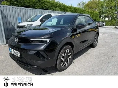 Gebraucht Opel Mokka Edition 131 PS (96 kW) 2025 Lackierung schwarz perla nera/ SUV
