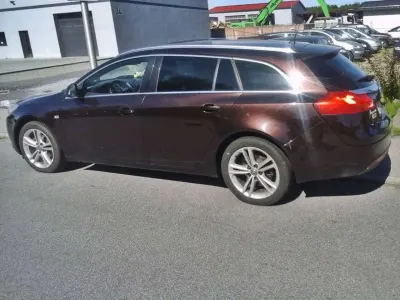 Gebraucht Opel Insignia Active 131 PS (96 kW) 2013 Mahogany brown (p2/so) Kombi