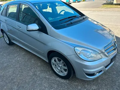 Gebraucht Mercedes B180 109 PS (80 kW) 2009 Silber Van / Kleinbus