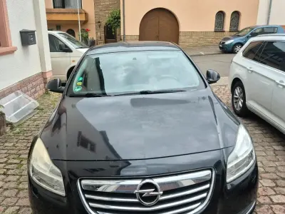 Gebraucht Opel Insignia 140 PS (102 kW) 2009 Schwarz Limousine